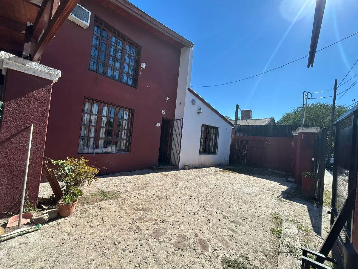 Casa de 4 dormitorios con pileta en Altos del Chateu 5