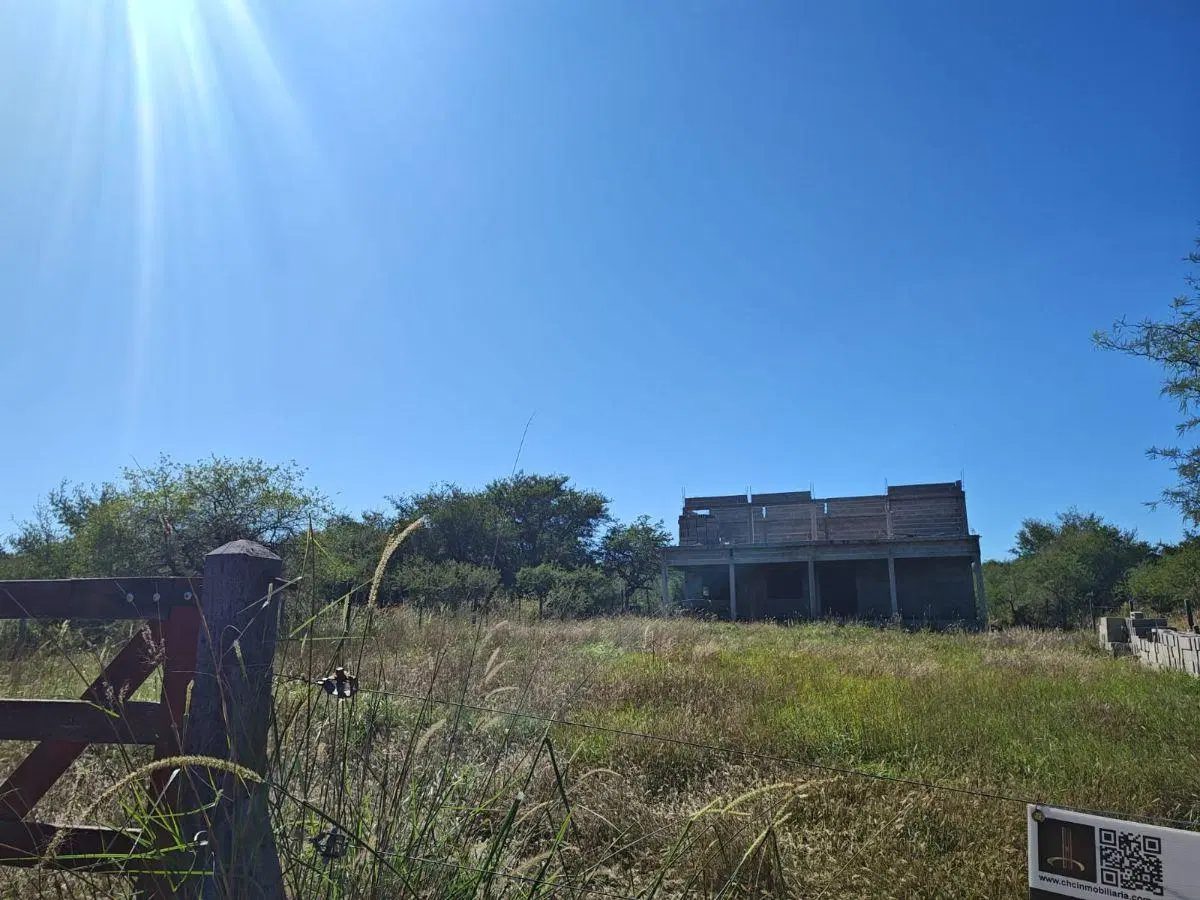 Vendo lote de terreno con una edificacion iniciada de 110 metros 1