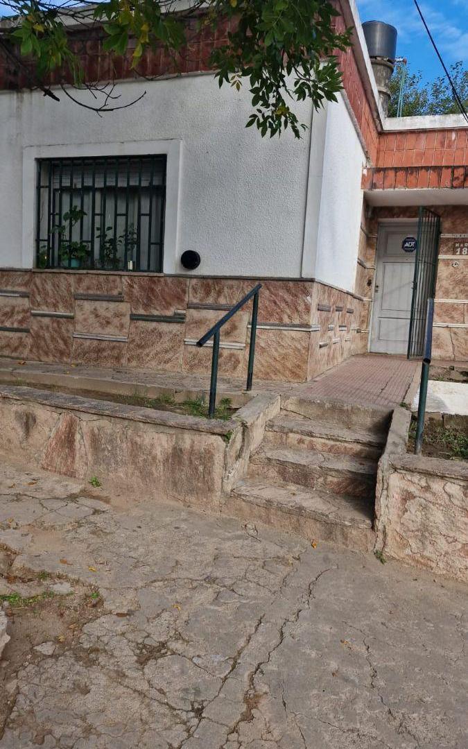 VENDE CASA DOS DORMITORIOS