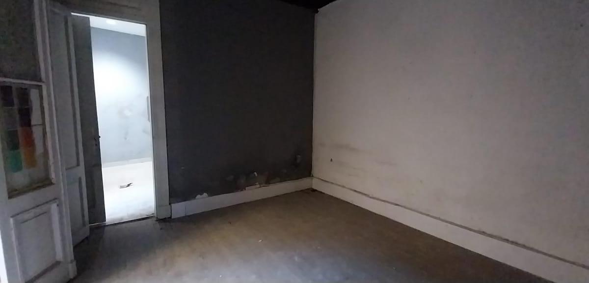 PH en Venta de 4 Dorm. con Local Al Frente en Parque Patricios 1