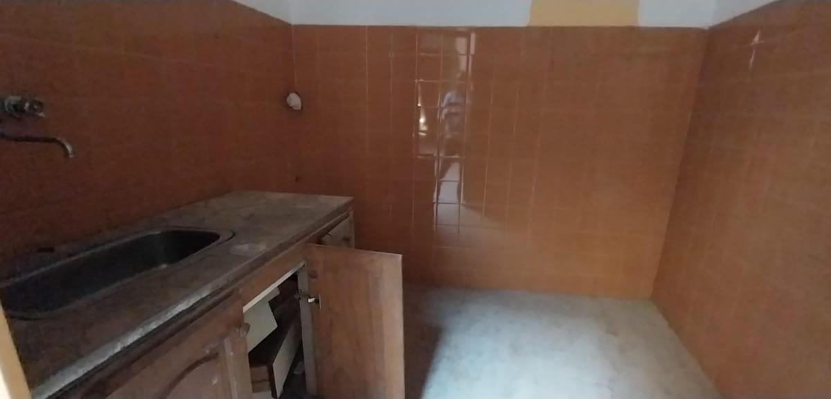 PH en Venta de 4 Dorm. con Local Al Frente en Parque Patricios 2