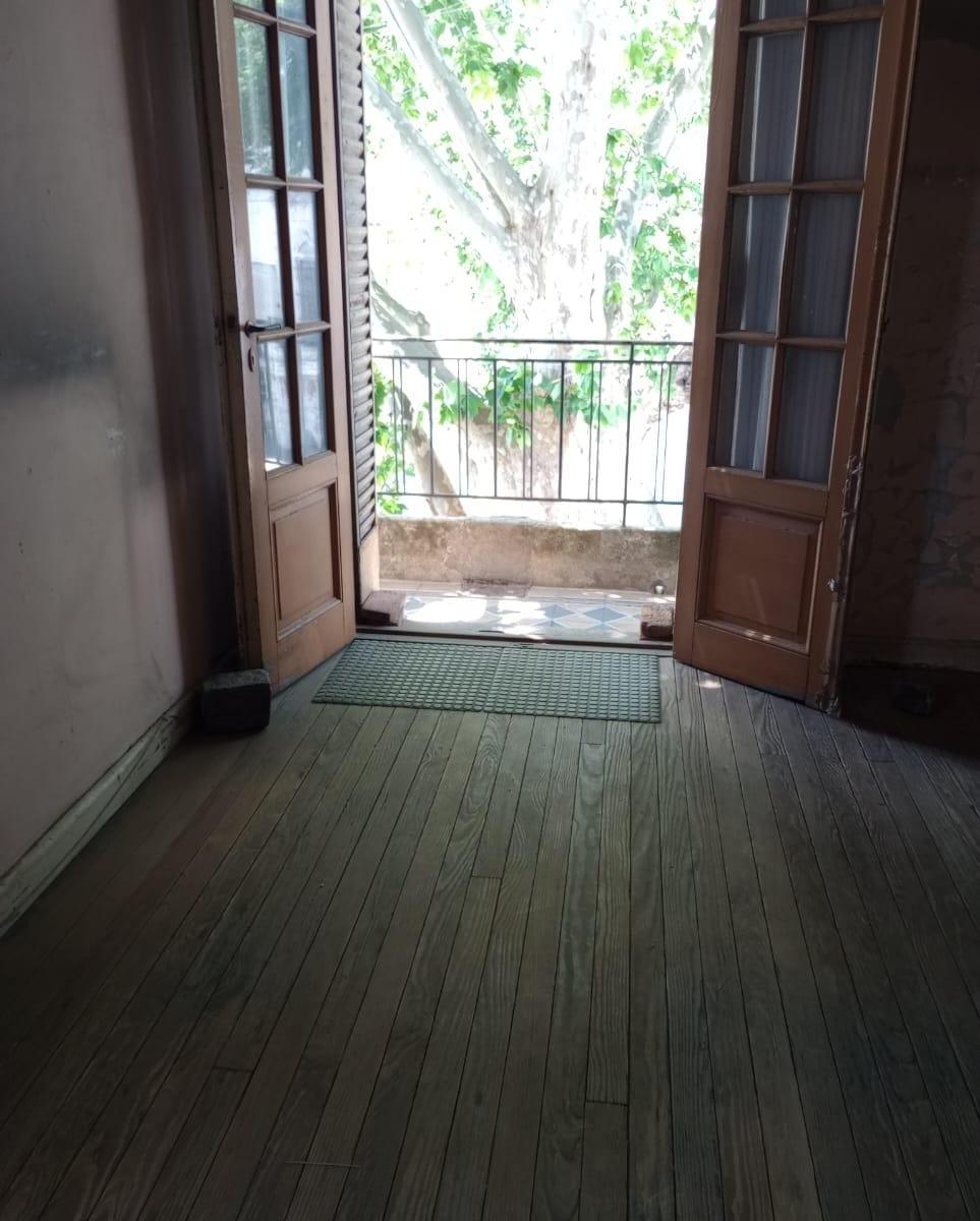 Departamento en Venta de 2 Dorm. con Local en Parque Patricios 2