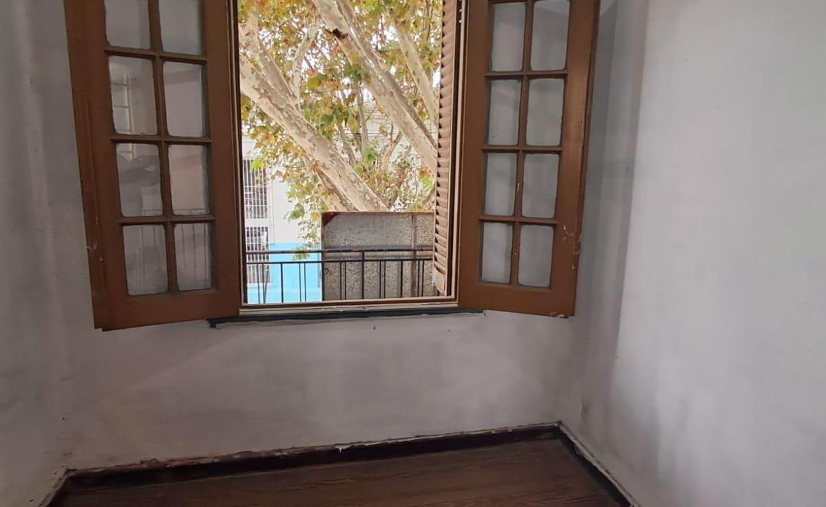 Departamento en Venta de 2 Dorm. con Local en Parque Patricios 5