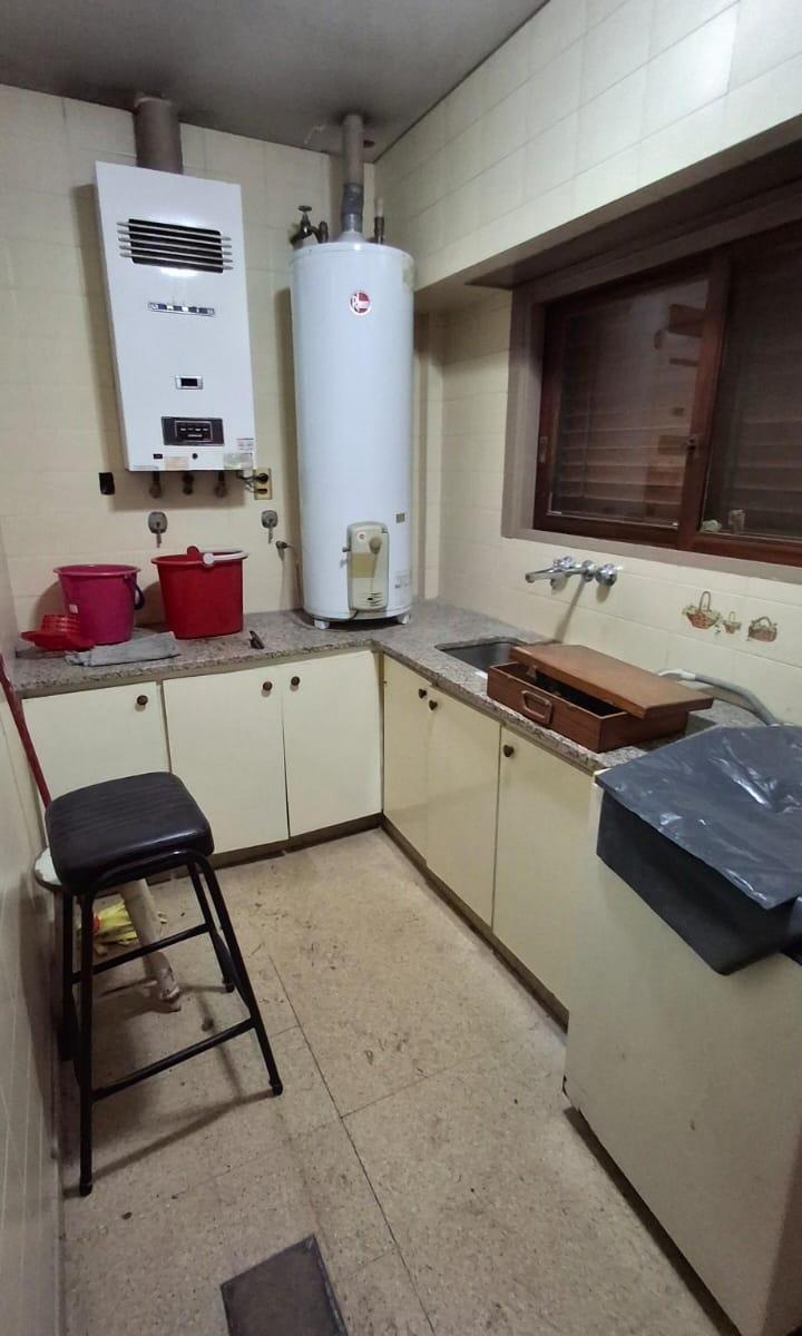 Casa en Venta de 5 Dorm., Balcón, Jardín, Cochera, en Parque Patricios 1