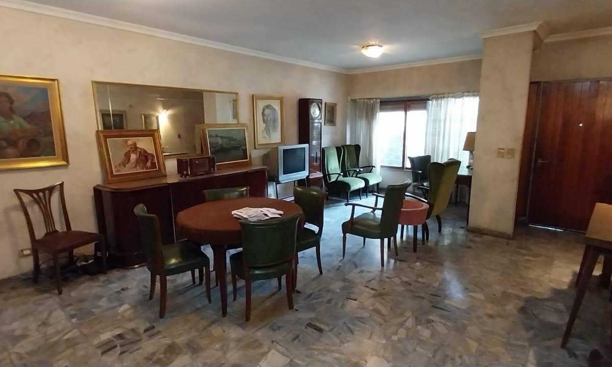 Casa en Venta de 5 Dorm., Balcón, Jardín, Cochera, en Parque Patricios 2