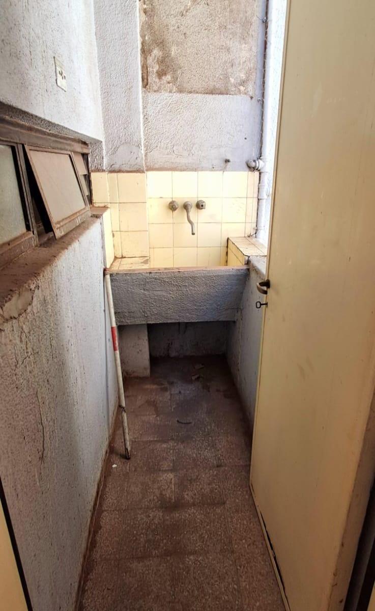 Departamento en Venta de 3 Dorm. Al Frente en Parque Patricios 4