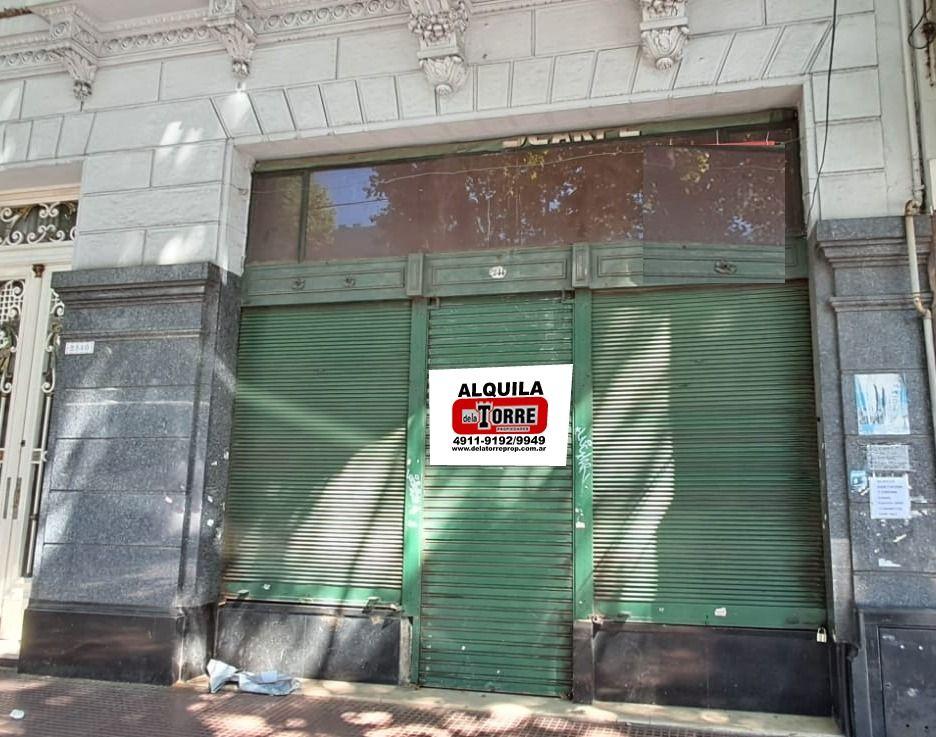 LOCAL EN ZONA COMERCIAL PARQUE PATRICIOS