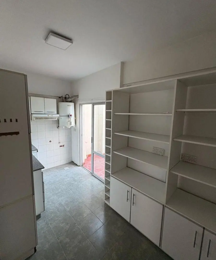 Departamento en alquiler de 3 ambientes en Parque de los Patricios 2
