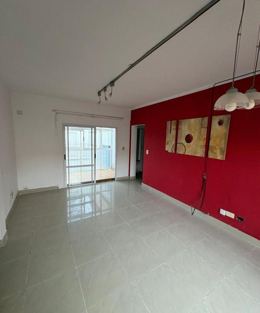 Departamento en alquiler de 3 ambientes en Parque de los Patricios