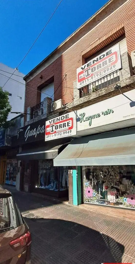 DOS LOCALES COMERCIALES EN PLENO CENTRO DE PARQUE DE LOS PATRICIOS 2