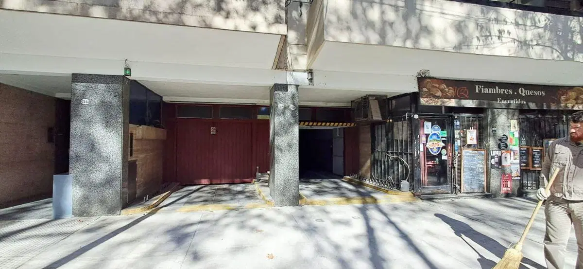 Venta Cochera sobra Av. Caseros. Parque Patricios 4