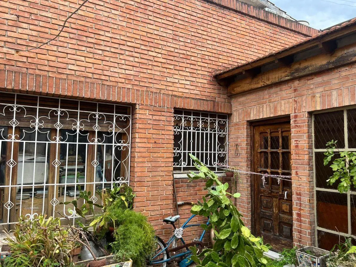 Venta Casa 3 AMB con patio y cochera en Pompeya 5