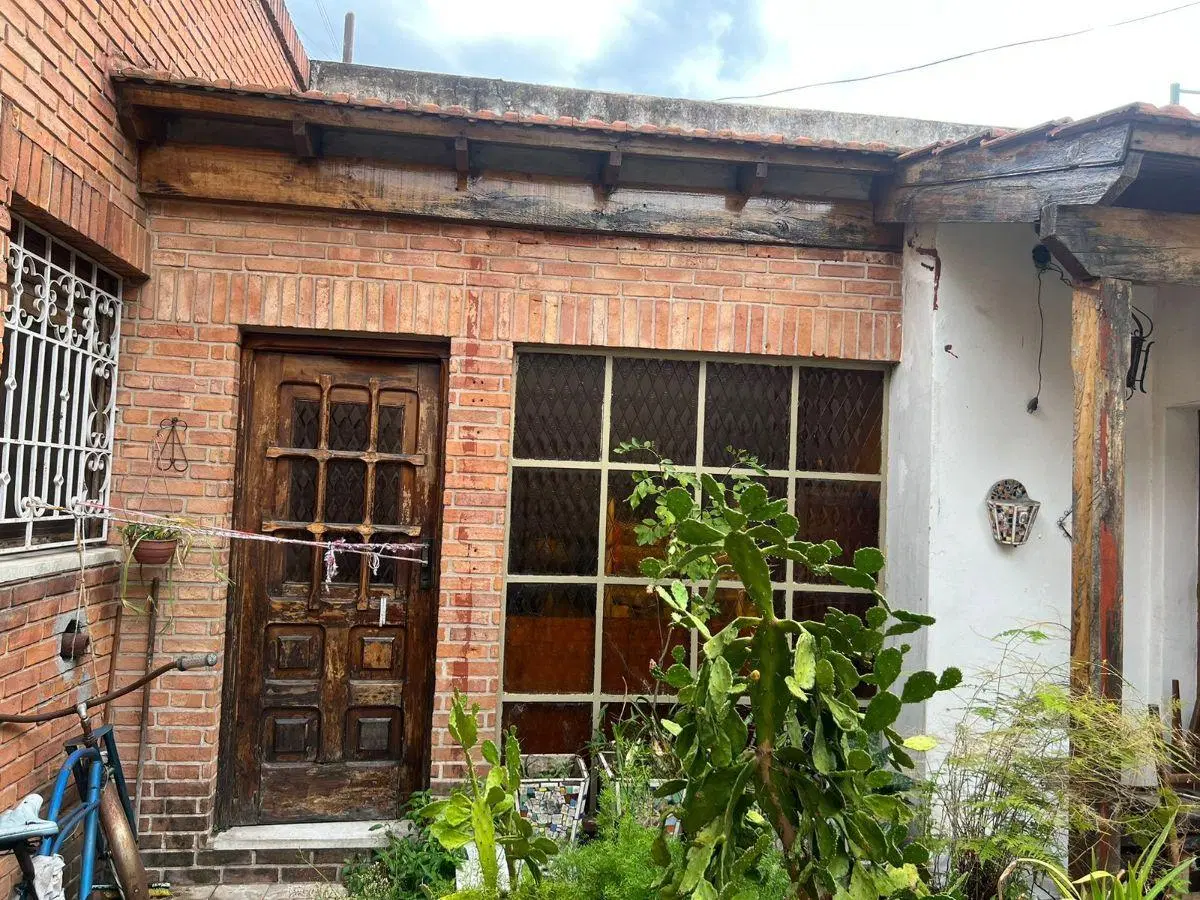 Venta Casa 3 AMB con patio y cochera en Pompeya 1