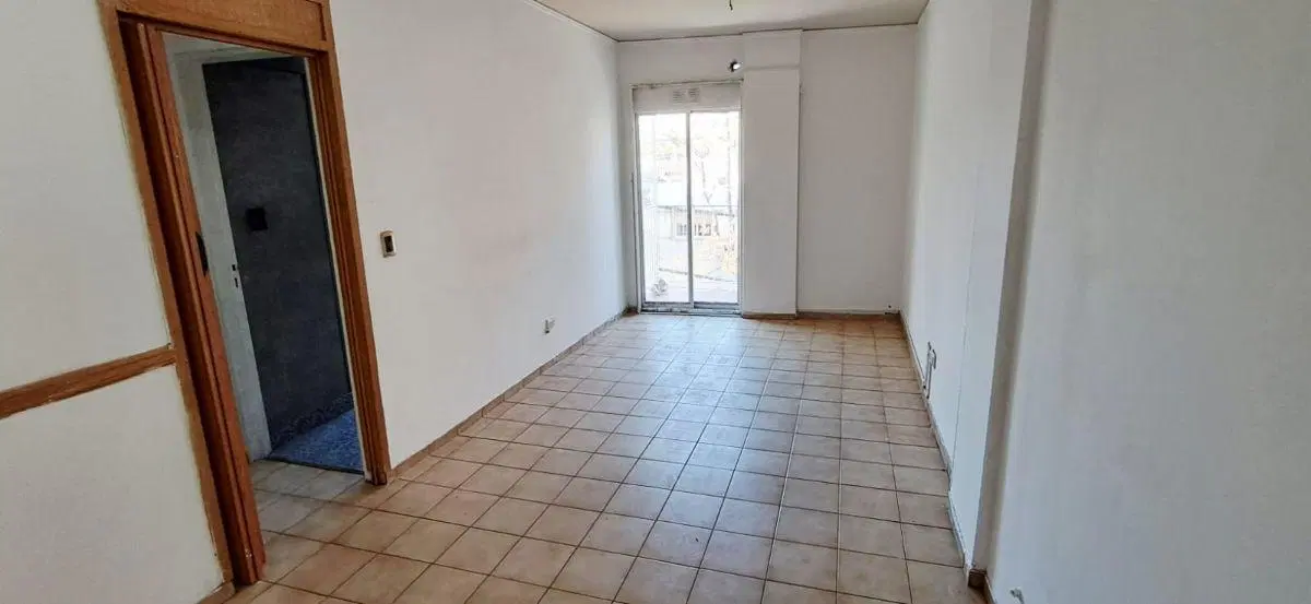 Departamento con 3 habitaciones en venta en Pompeya 2