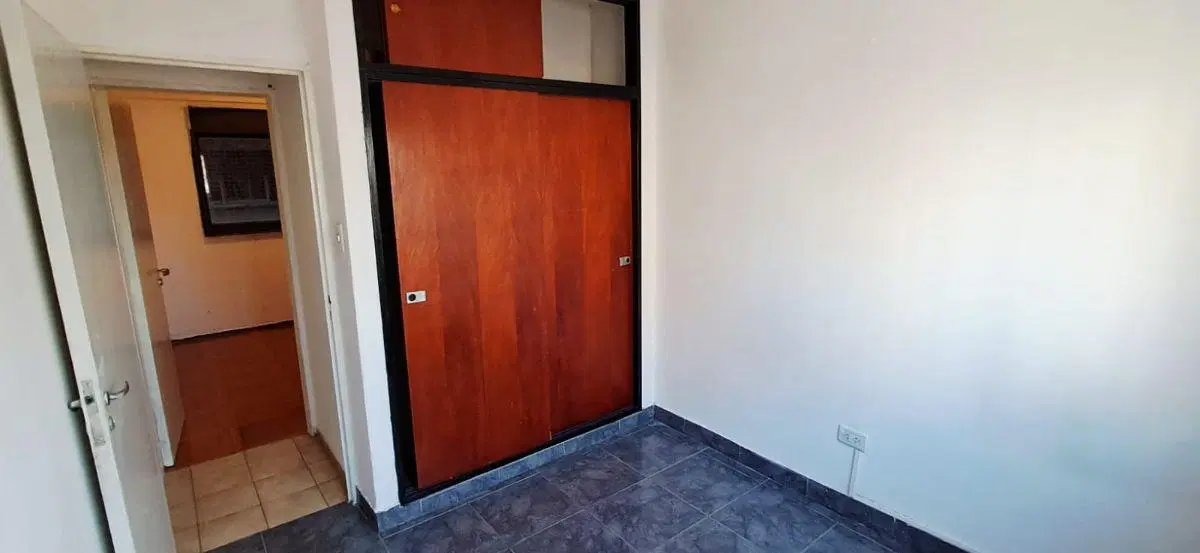 Departamento con 3 habitaciones en venta en Pompeya 5