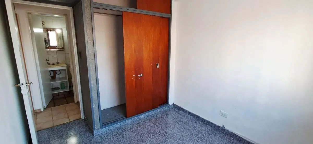 Departamento con 3 habitaciones en venta en Pompeya 4