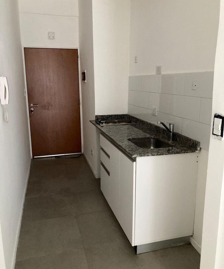 Foto de Alquiler Departamento de 1 AMB con Patio en PB, imagen 4