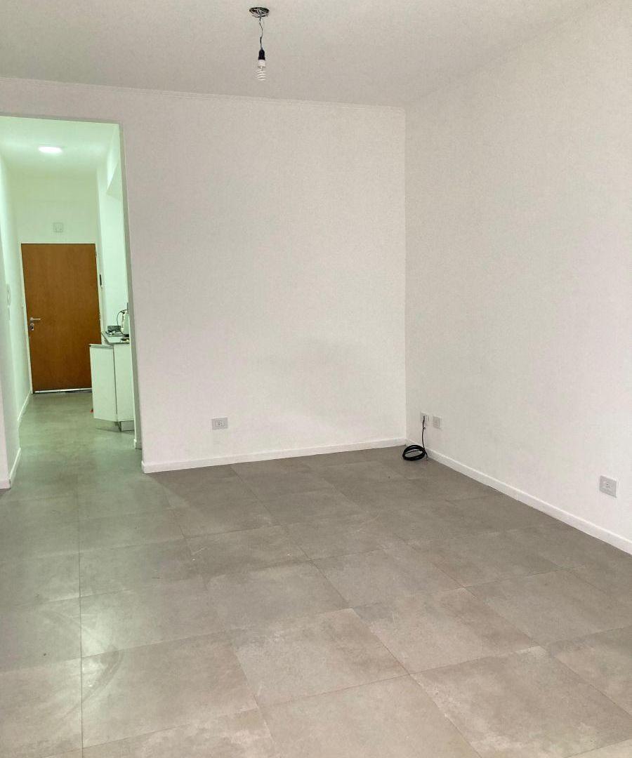 Foto de Alquiler Departamento de 1 AMB con Patio en PB, imagen 1