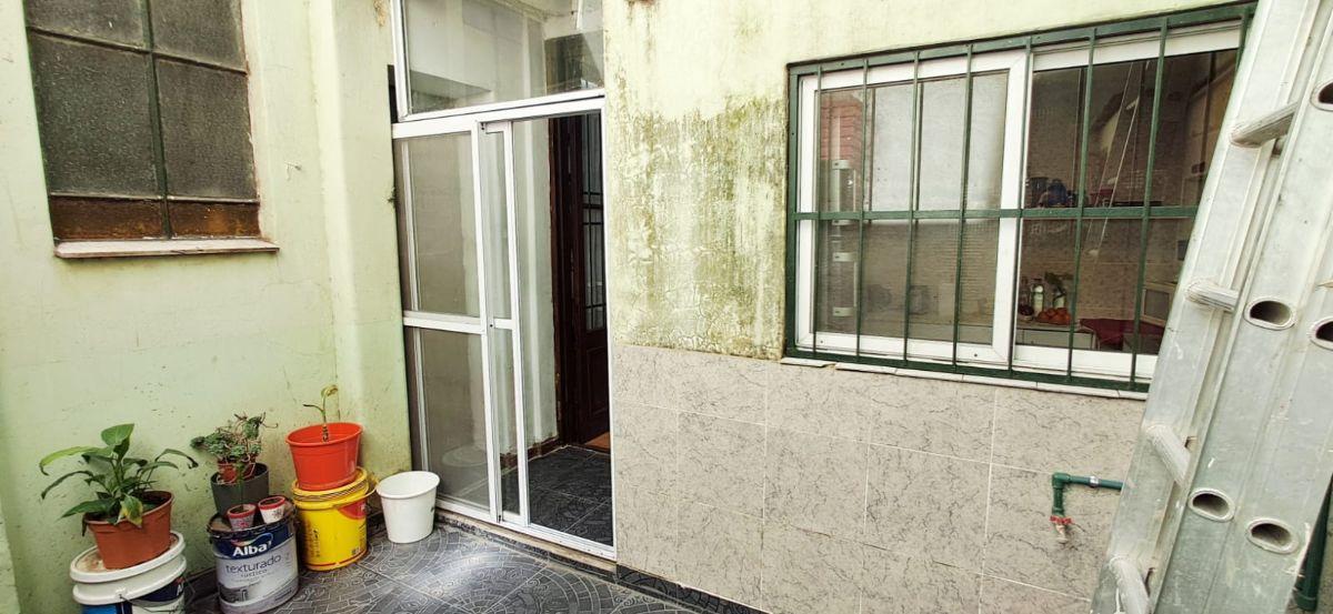 Foto de PH en venta balcón al frente sobre Av. Caseros en Parque Patricios, imagen 4
