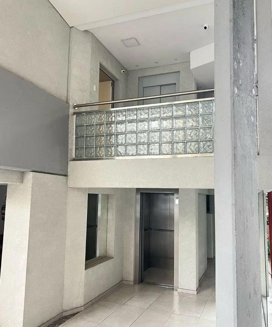 Oficina Comercial · Ramos Mejía 629 · Cochera 2 autos · Parque Centenario 2