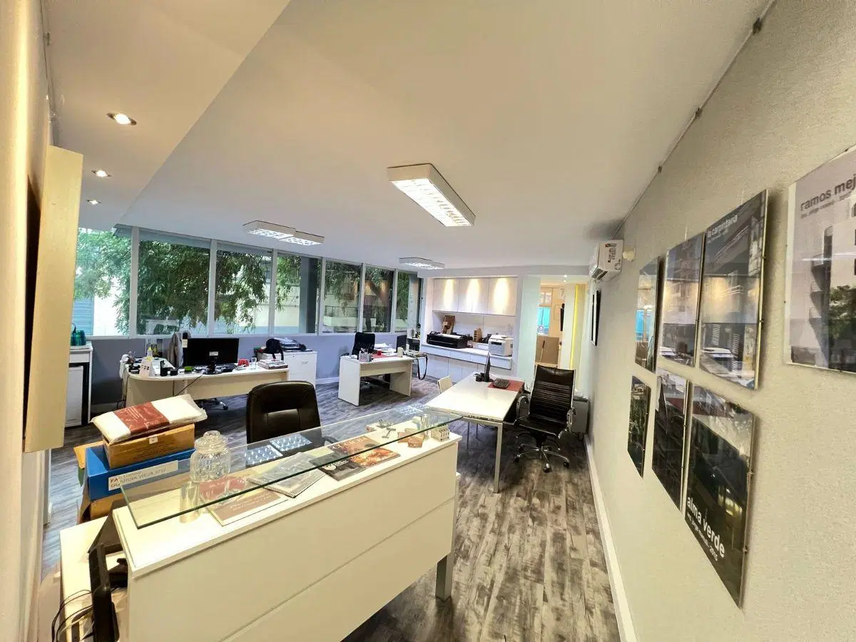 Oficina Comercial · Ramos Mejía 629 · Cochera 2 autos · Parque Centenario 4