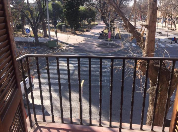 DEPARTAMENTO FRENTE PLAZA LUJAN  2