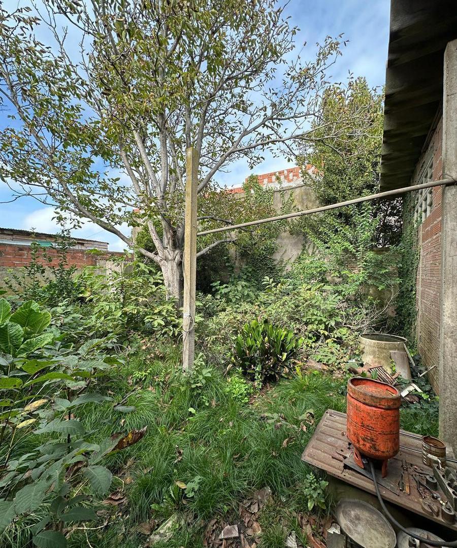 Foto de Casa 3 amb y Galpon de 100 mts cubiertos en Venta sobre lote de 10 x, imagen 2