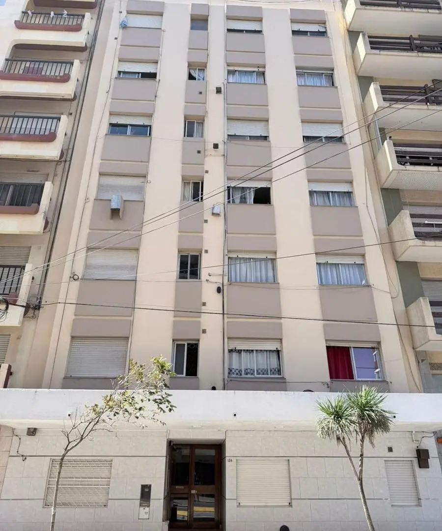 Departamento en venta 2 amb reciclado a metros del mar en lo mejor de La Perla 4