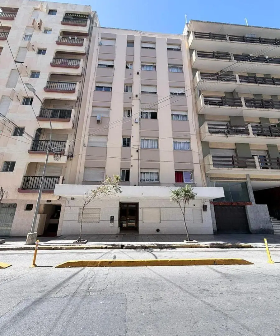 Departamento en venta 2 amb reciclado a metros del mar en lo mejor de La Perla 1