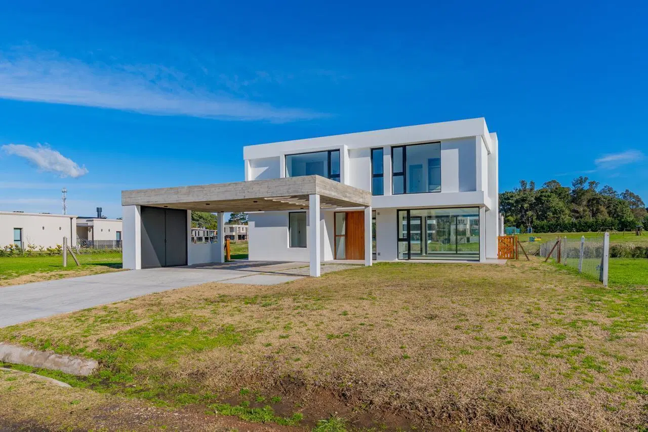 Casa 4 ambientes con vista al lago en Rumenco Joven 3