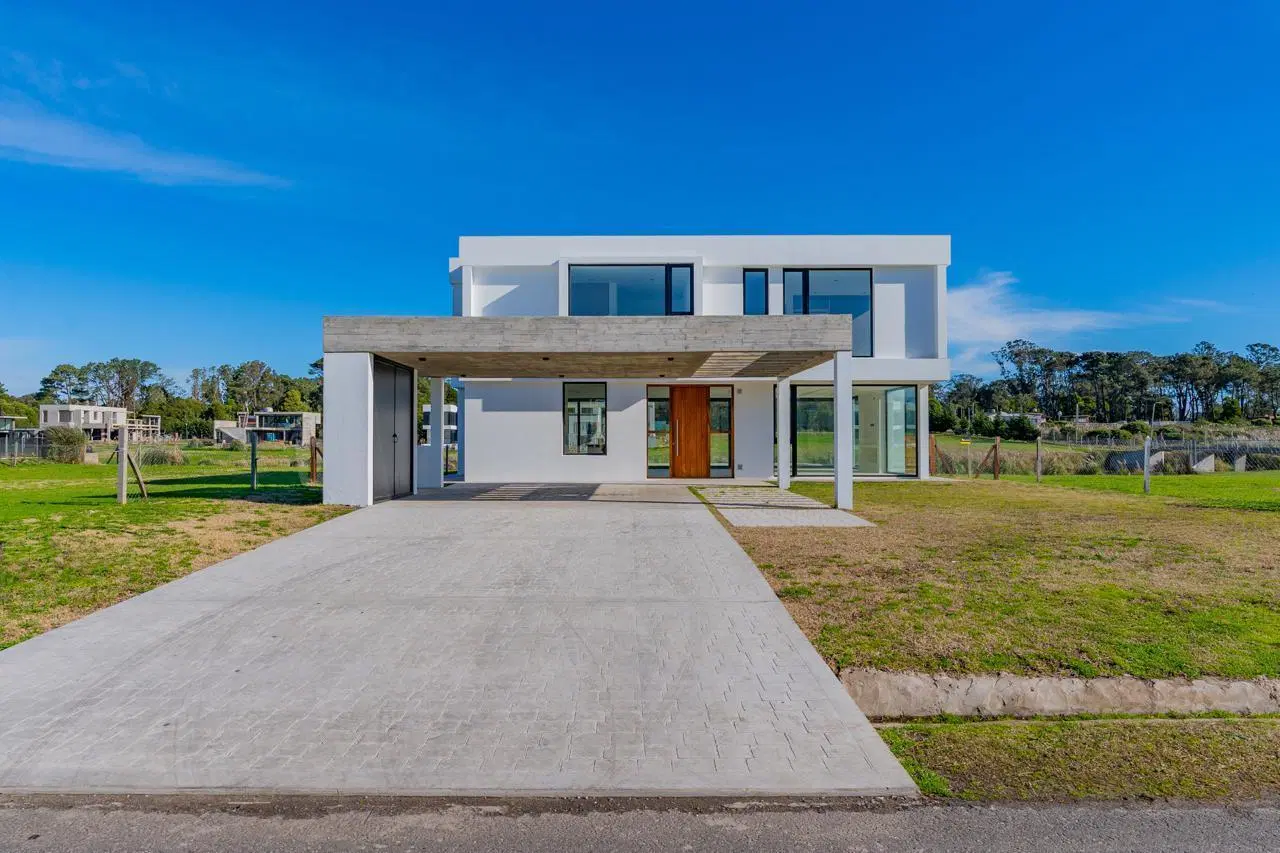 Casa 4 ambientes con vista al lago en Rumenco Joven 1