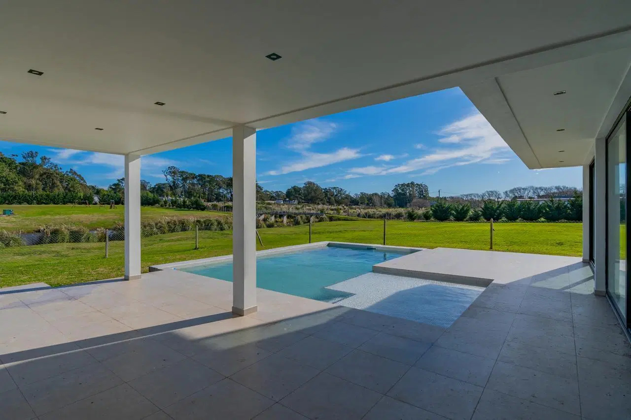 Casa 4 ambientes con vista al lago en Rumenco Joven 2