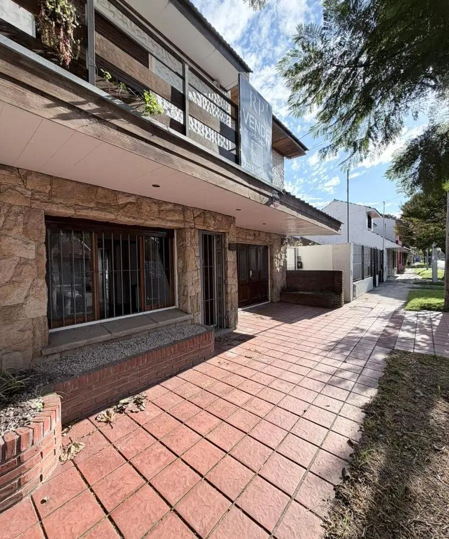 PH EN VENTA 5 AMB CON COCHERA Y PATIO EN PARQUE LURO 2