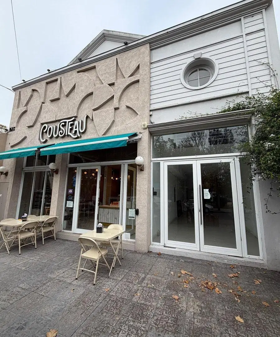LOCAL EN ALQUILER CORTE MODERNO FRENTA A PLAZA DEL AGUA EN GUEMES 4