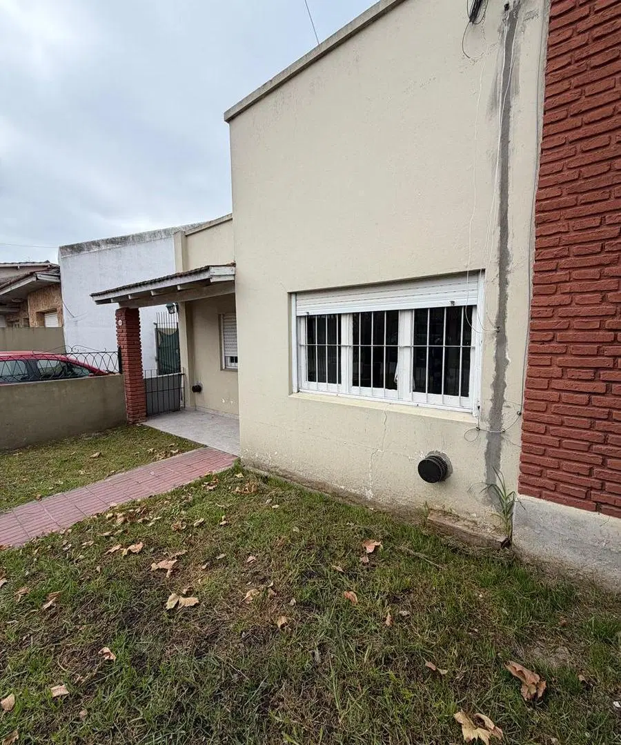 PH EN VENTA CON 3 AMB CON ENTRADA DE AUTO, JARDIN Y PATIO 3