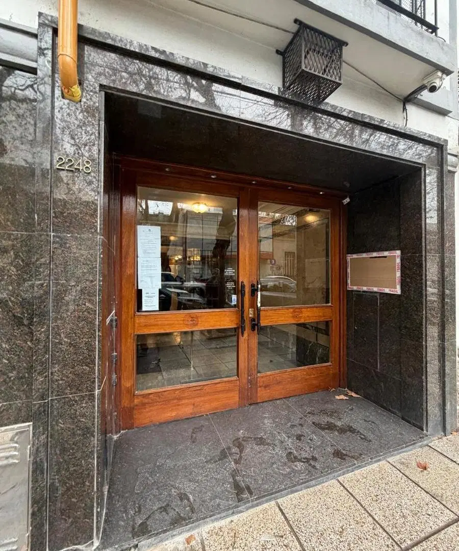 Departamento en venta 3 amb mas dependencia al contra frente en lo mejor de Plaza Mitre 8