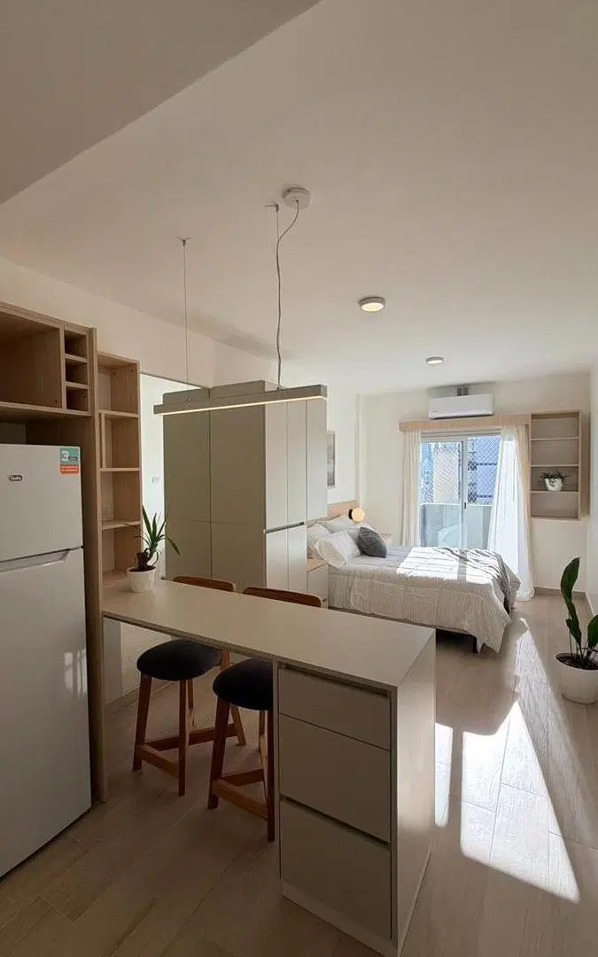 DEPARTAMENTO EN VENTA 1 AMBIENTES A LA CALLE CON BALCON TOTALMENTE RECICLADO SOBRE AVENIDA COLON 5