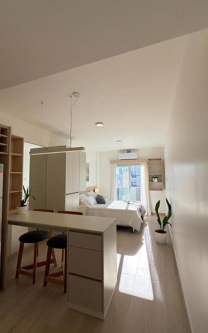DEPARTAMENTO EN VENTA 1 AMBIENTES A LA CALLE CON BALCON TOTALMENTE RECICLADO SOBRE AVENIDA COLON