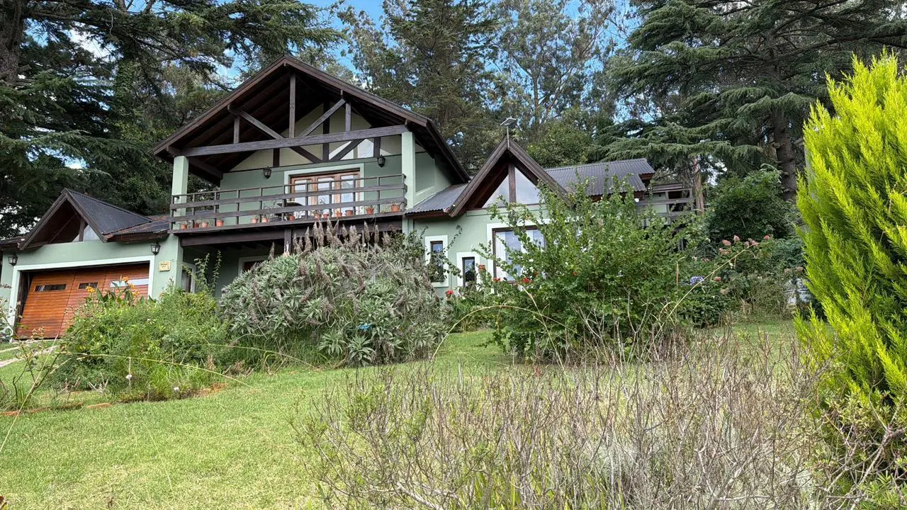 CASA EN VENTA 6 AMBIENTES RETASADA CON GARAGE, QUINCHO Y PILETA EN LO MEJOR DE SIERRA DE LOS PADRES 3