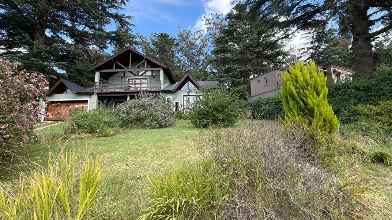 CASA EN VENTA 6 AMBIENTES RETASADA CON GARAGE, QUINCHO Y PILETA EN LO MEJOR DE SIERRA DE LOS PADRES 1