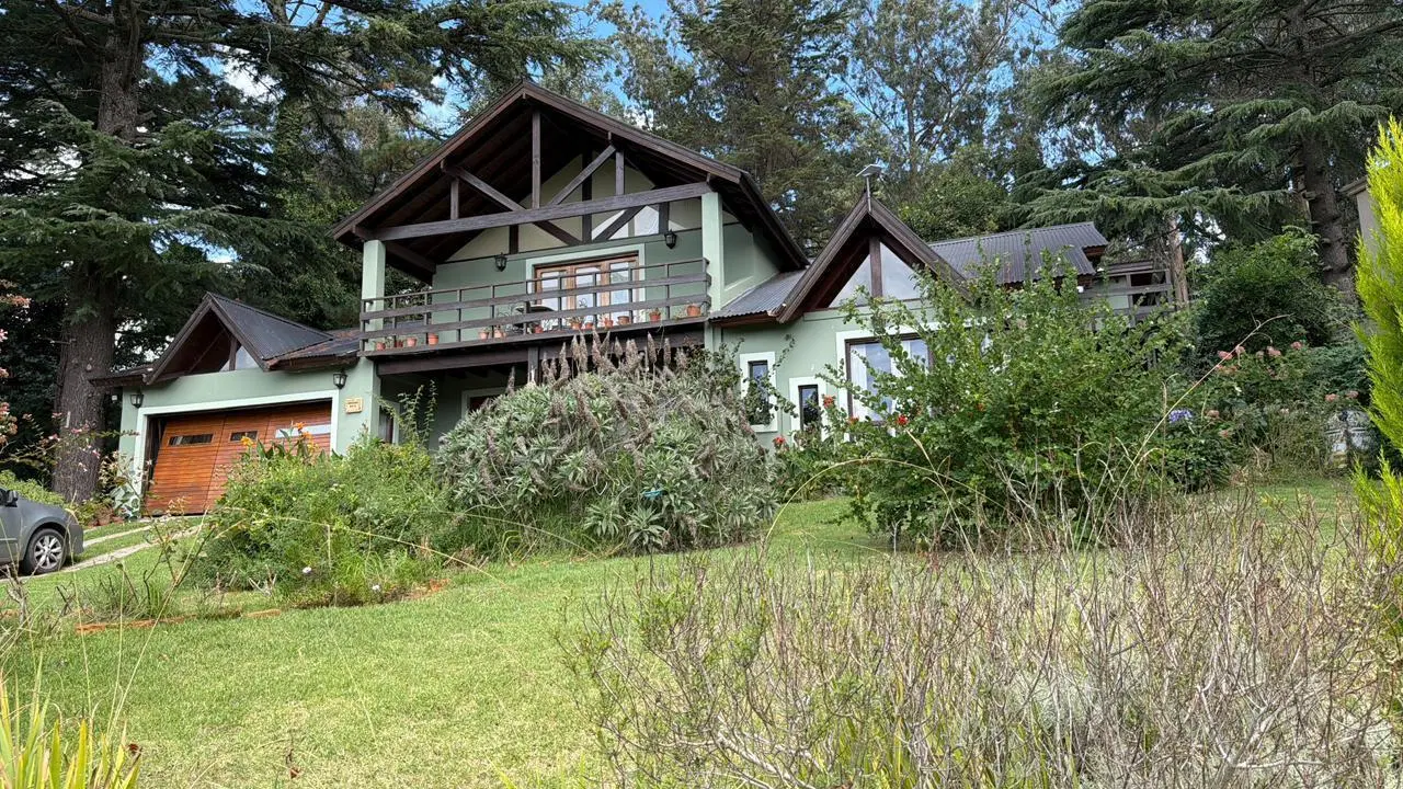 CASA EN VENTA 6 AMBIENTES RETASADA CON GARAGE, QUINCHO Y PILETA EN LO MEJOR DE SIERRA DE LOS PADRES 2