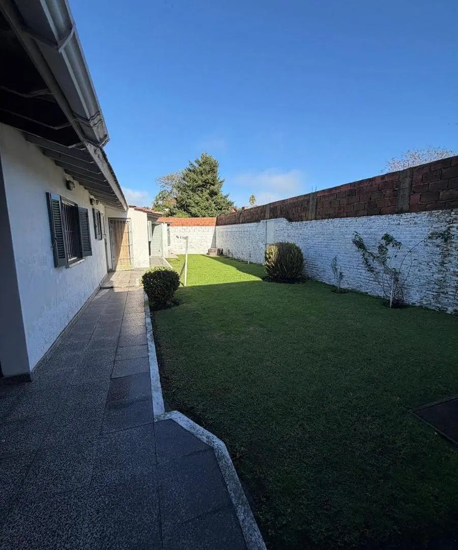 CASA EN VENTA 3 AMBIENTES CON GARAGE MAS DEPTO DE 2 AMBIENTES Y ESPACIO AEREO EN PUNTA MOGOTES 1