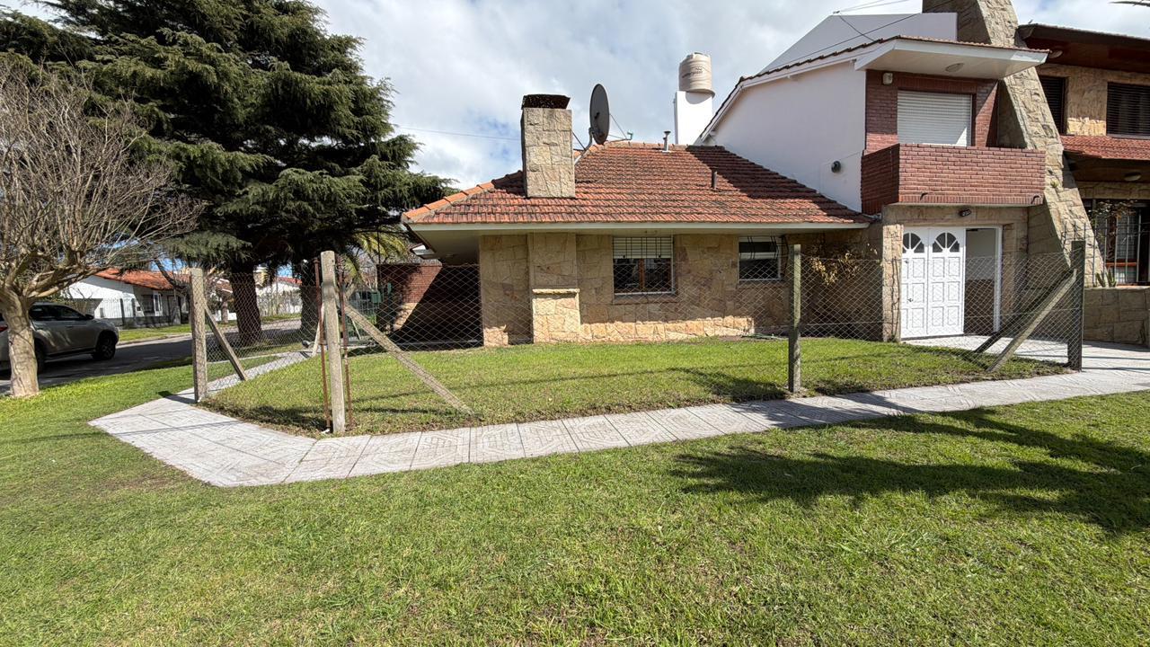 Foto de CASA 4 AMB CON GARAGE EN VENTA EN LO MEJOR DE COLINA DE PERALTA RAMOS, imagen 2