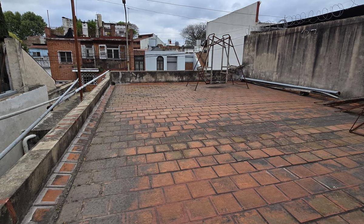 Lote con Casa a Reciclar 1