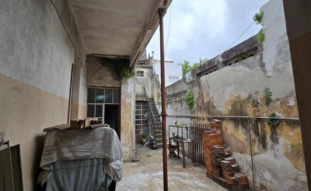 Lote con Casa a Reciclar 5