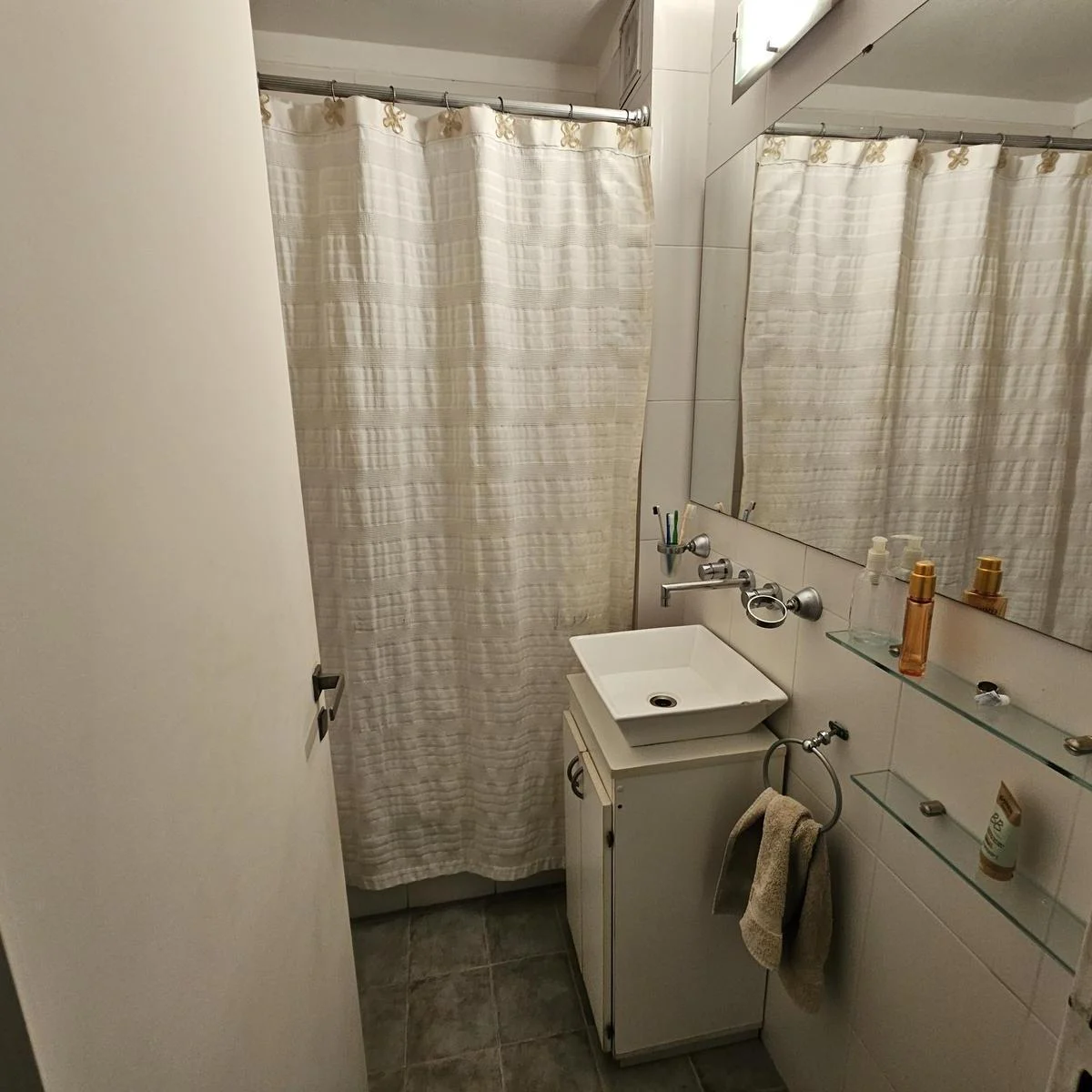 Foto de Hermoso departamento 3 amb + dependencia y baulera, imagen 5
