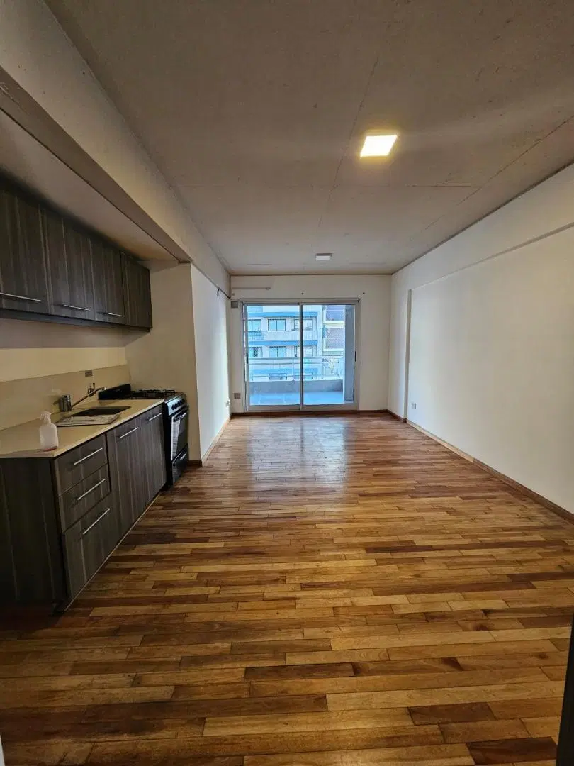 ALQUILER MONOAMBIENTE DIVISIBLE - AV LA PLATA 351 4