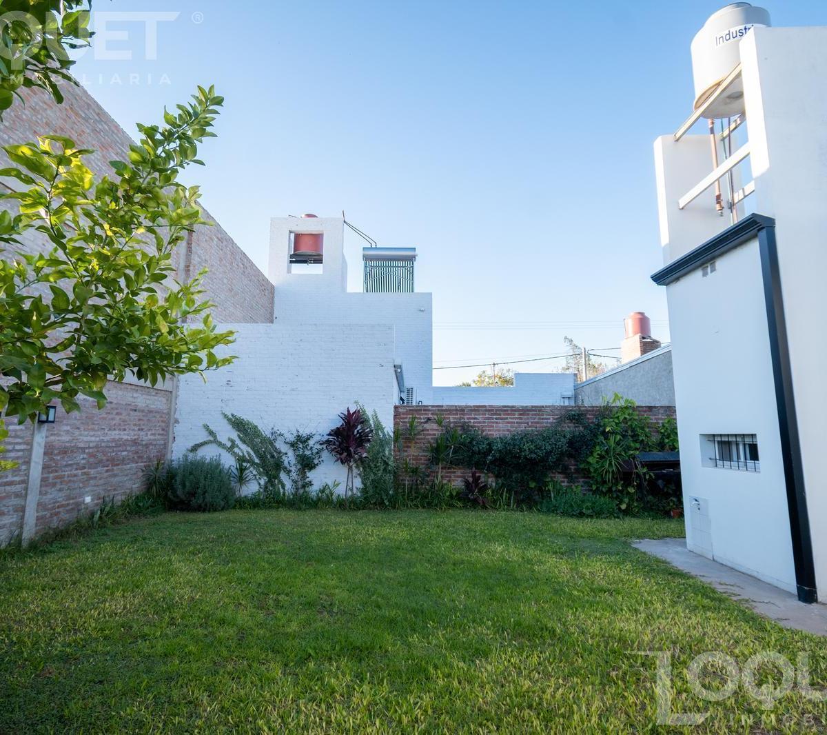 Casa en Angel Gallardo 5