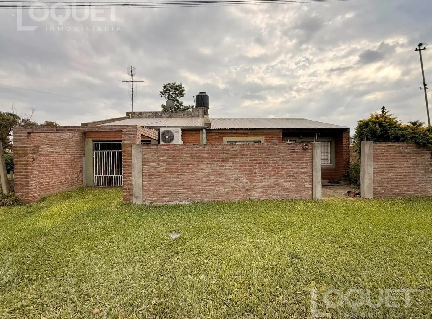 Casa de tres dormitorios, patio verde con pileta en Santo Tome 1