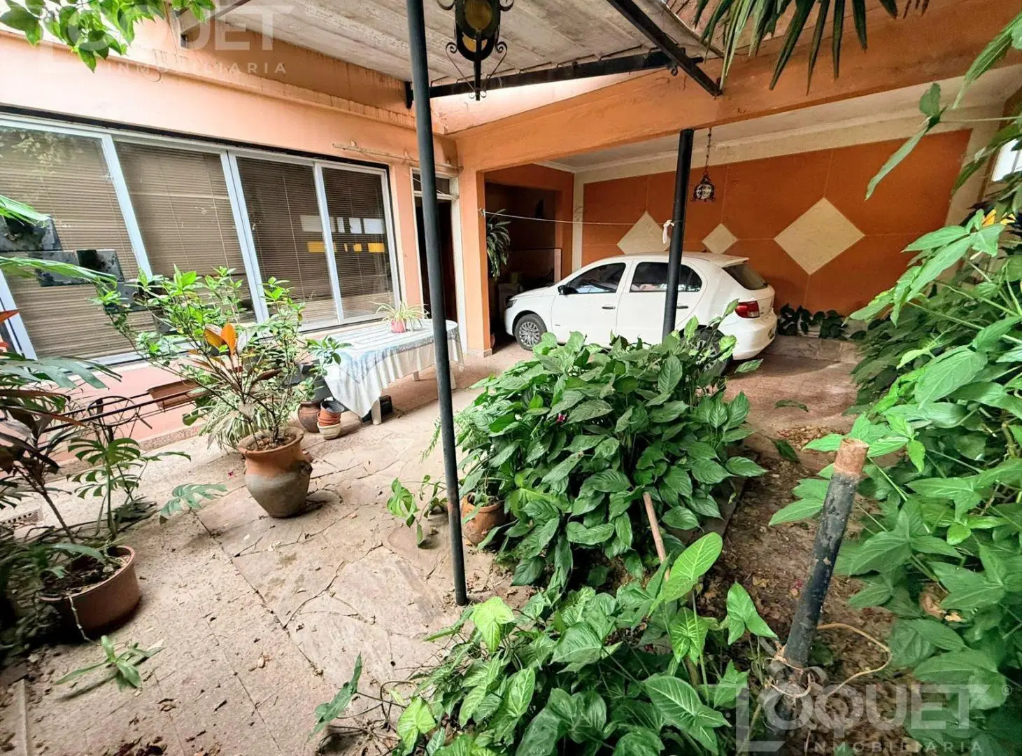 Casa sobre Av. Gral Paz en Santa Fe 2